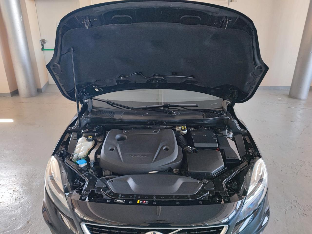 Volvo V40 D2 R-design