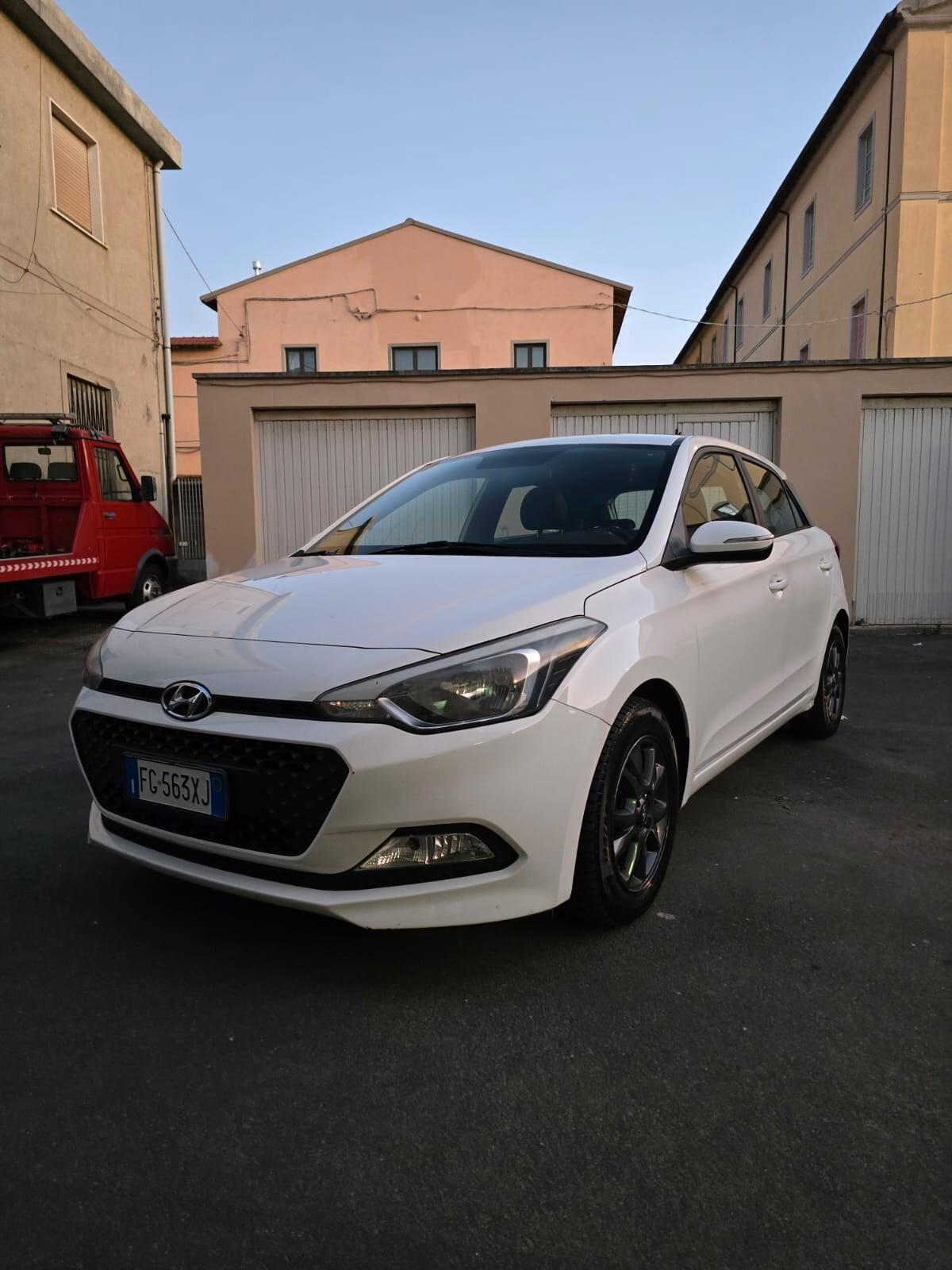 Hyundai i20 1.2 84 CV 5 porte Comfort unico proprietario garanzia 12 mesi accetto permute