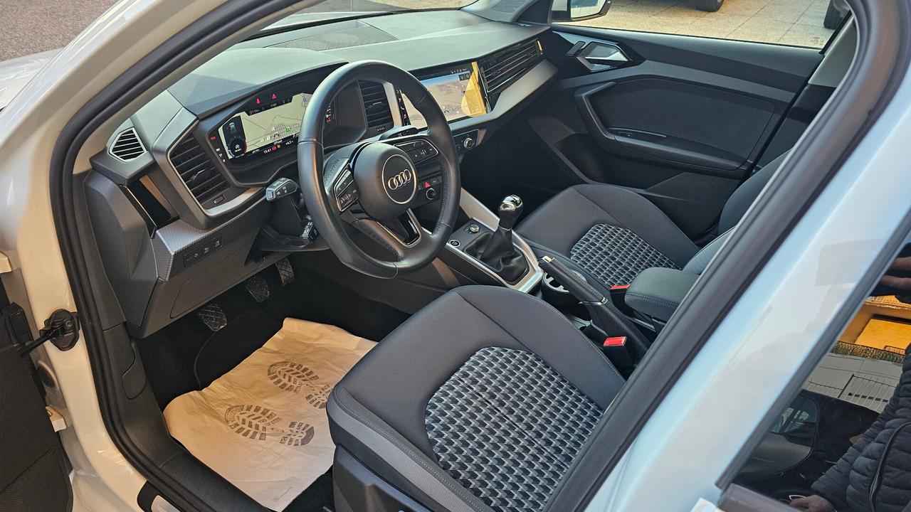 AUDI A1 SPB 30 TFSI S line INTERNO+ESTERNO LED NAV TAGL UFF