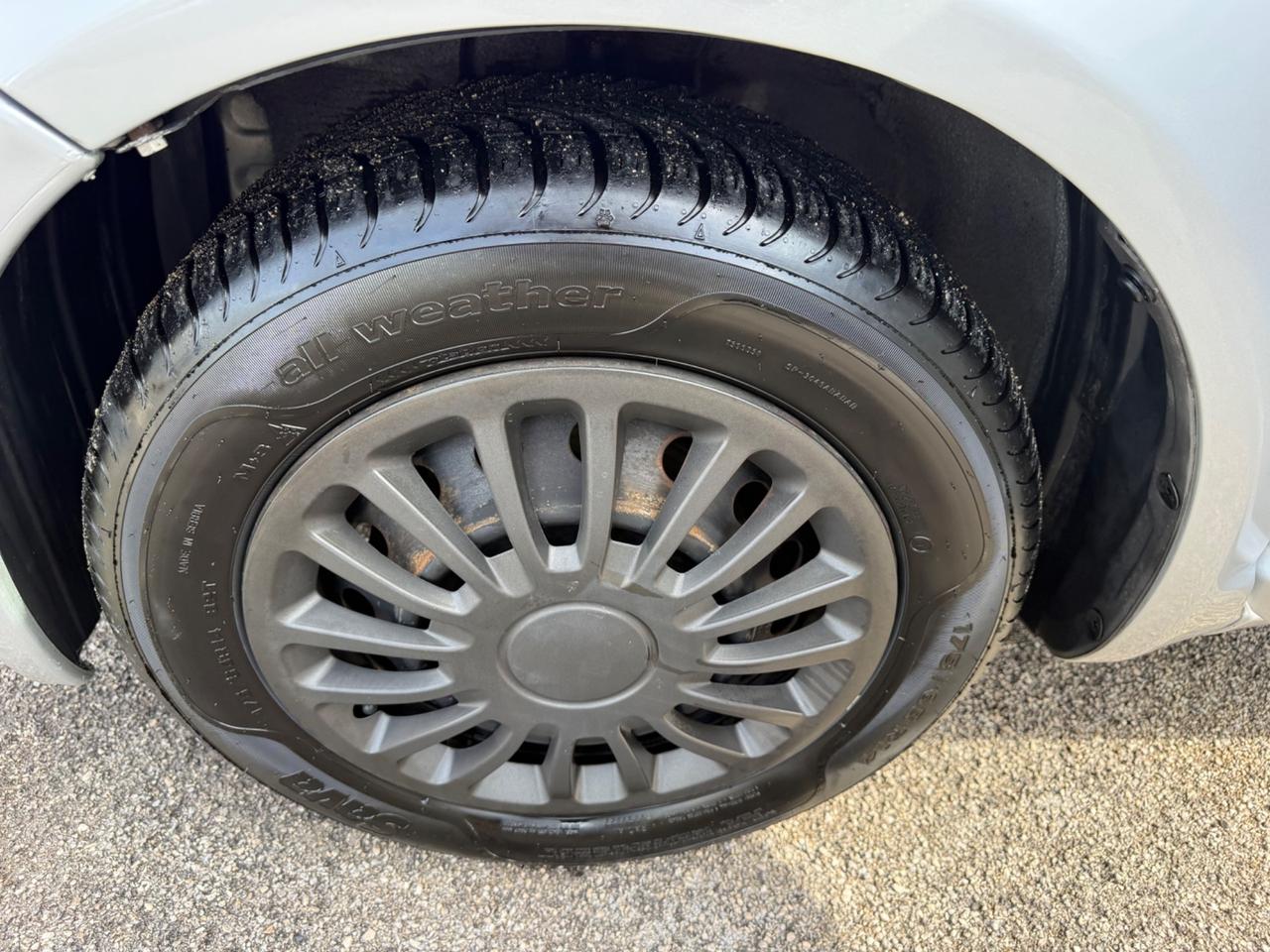 Toyota Yaris 1.0i 16V cat 5 porte Sol