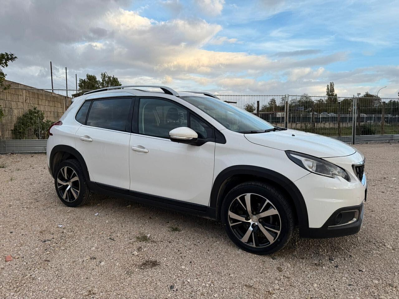 Peugeot 2008 BlueHDi 100 Black Matt