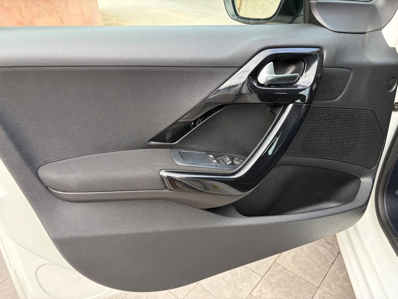 Peugeot 208 1.2 benzina 2014