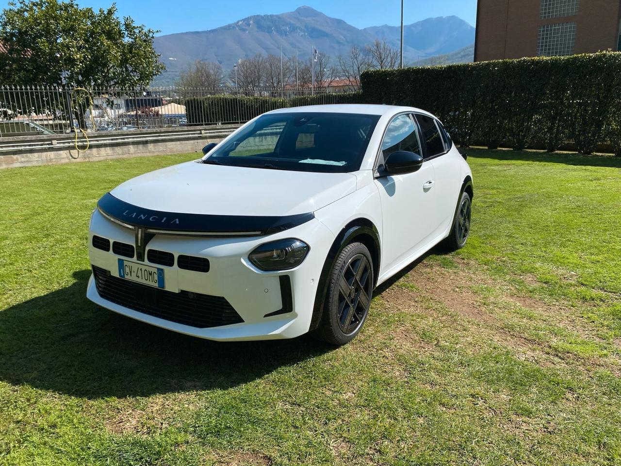 Lancia Ypsilon Hybrid e-DCT LX