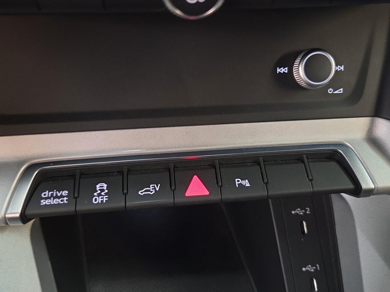 Audi Q3 45 TFSI e S tronic Business