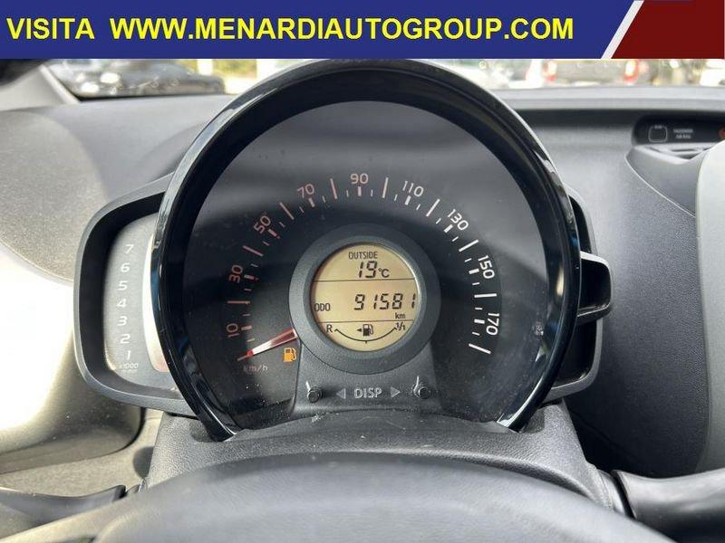 Toyota Aygo 1.0 VVT-i 69 CV 5p x-play NAVI + RETROCAMERA