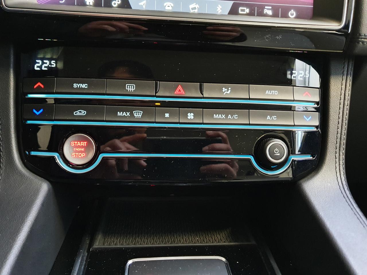 JAGUAR E-Pace (X540) - E-Pace 2.0D 240 CV AWD aut. R-Dynamic S