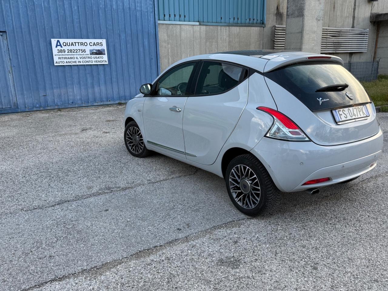 Lancia Ypsilon 1.3 MJT 16V 80 CV 5 porte S&S Silver