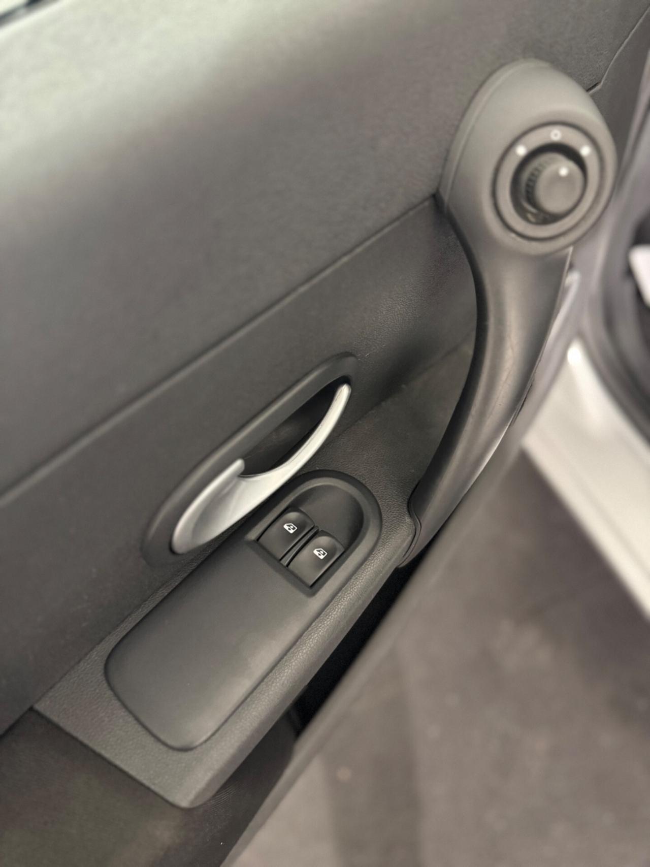 Renault Clio 1.2 16V 5 porte Dynamique* SOLO 39000 KM*