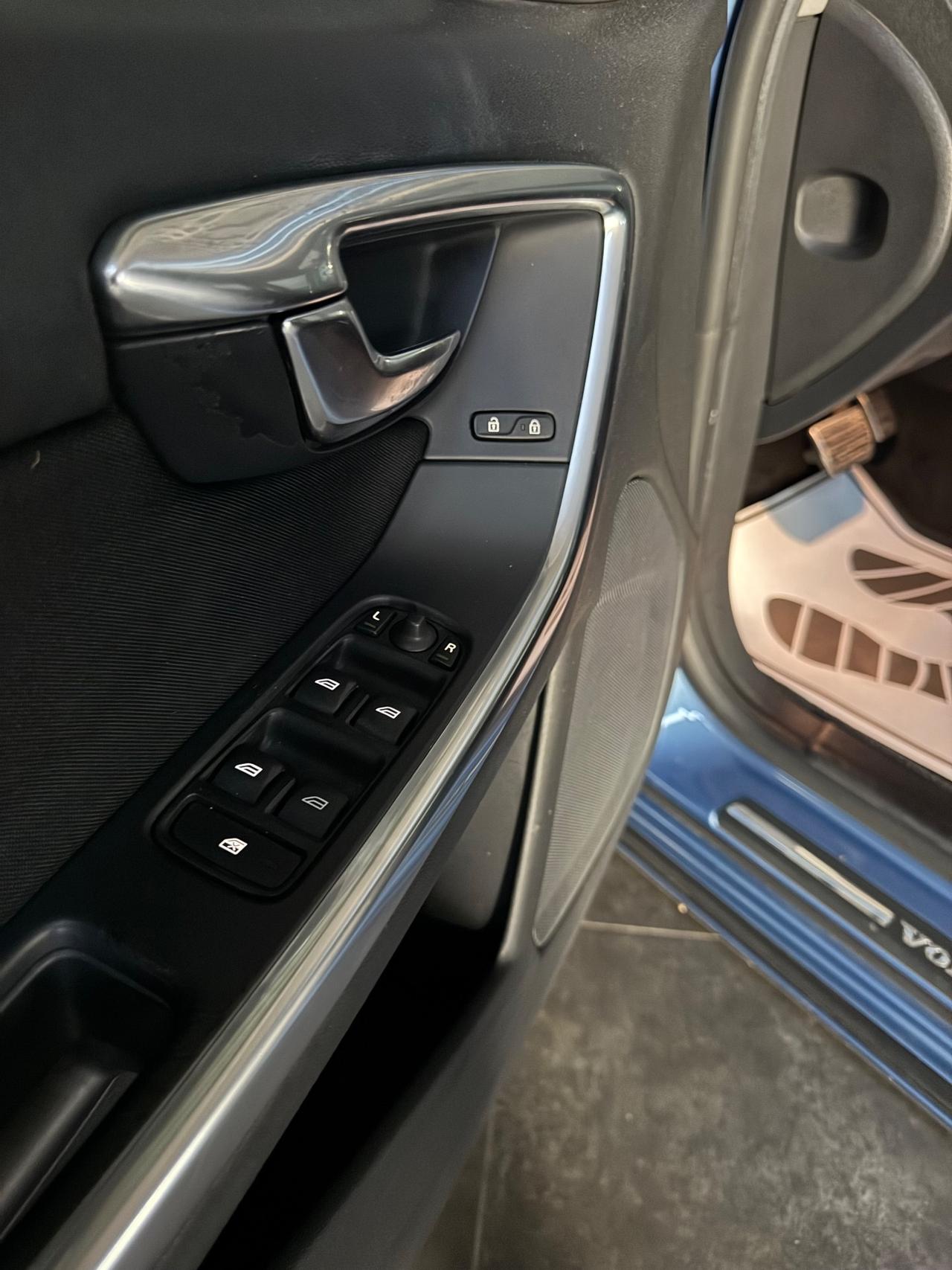 Volvo S60 CAMBIO AUTOMATICO ADATTA A NEOPATENTATI