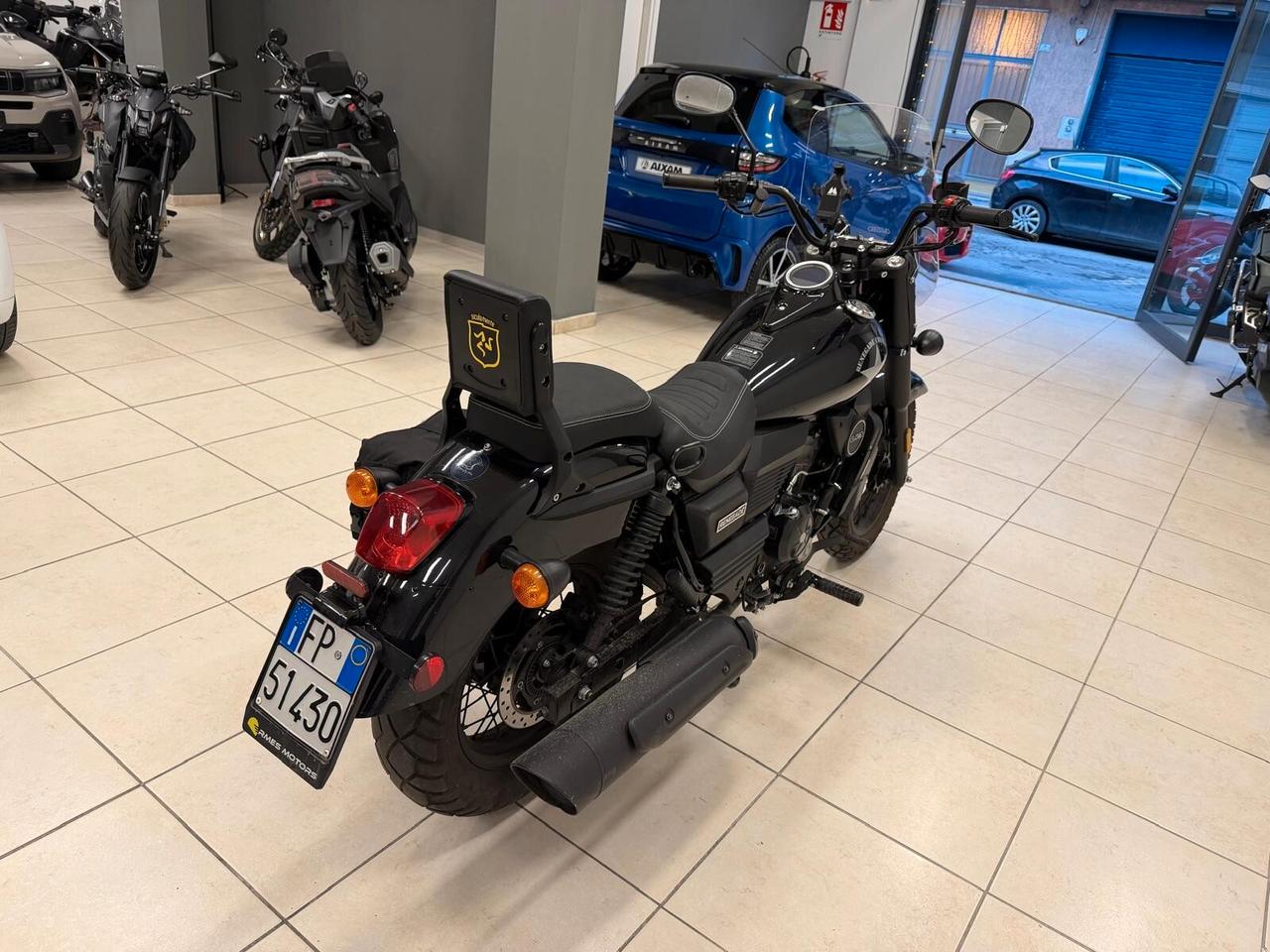 Um Renegade Commando 300 TOTAL BLACK