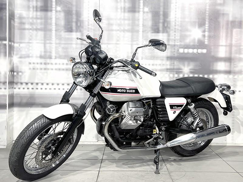 Moto Guzzi V7 Classic 750