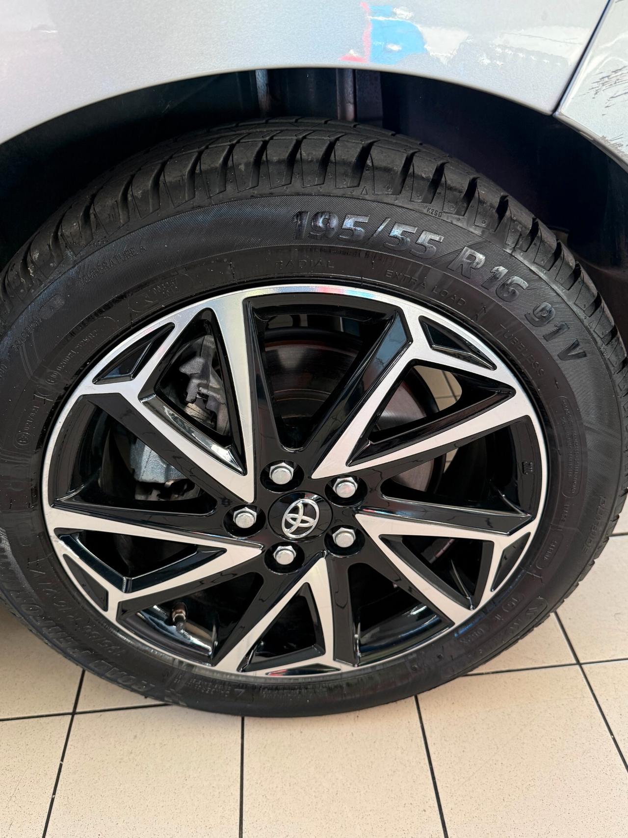 Toyota Yaris 1.5 Hybrid 5 porte Premiere