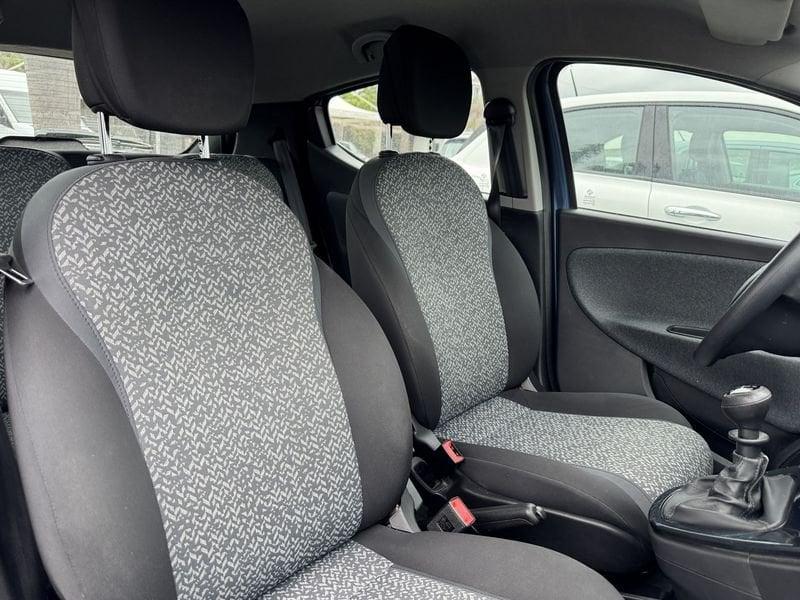 Lancia Ypsilon 1.0 FireFly 5 porte S&S Hybrid Silver