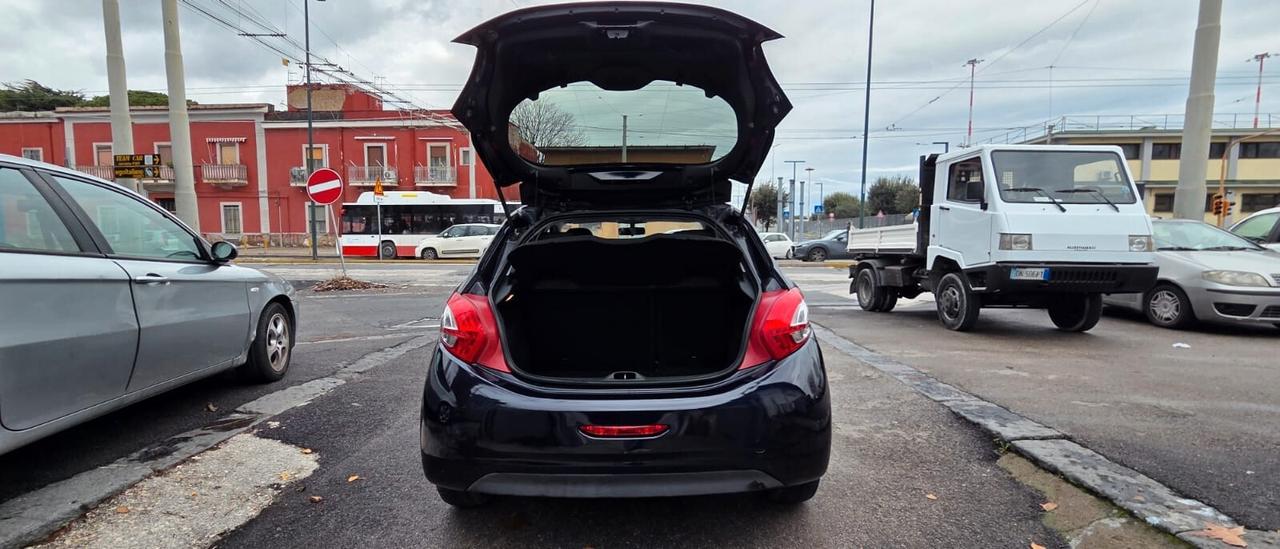 Peugeot 208 1.4 HDi 68 CV 2013 12 mesi garantita