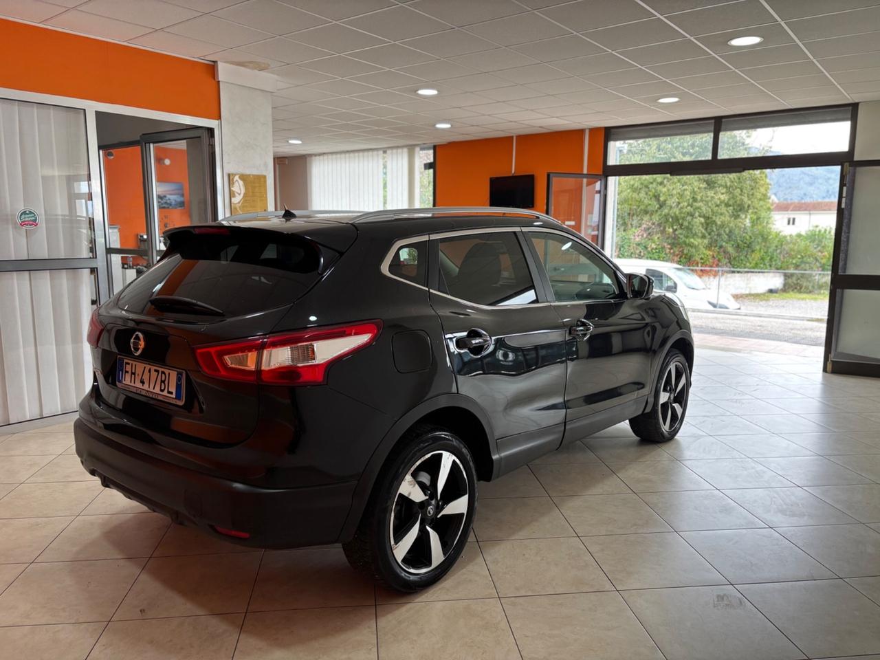 Nissan Qashqai 1.6 dCi 2WD Tekna tetto panoramico permute finanziamenti