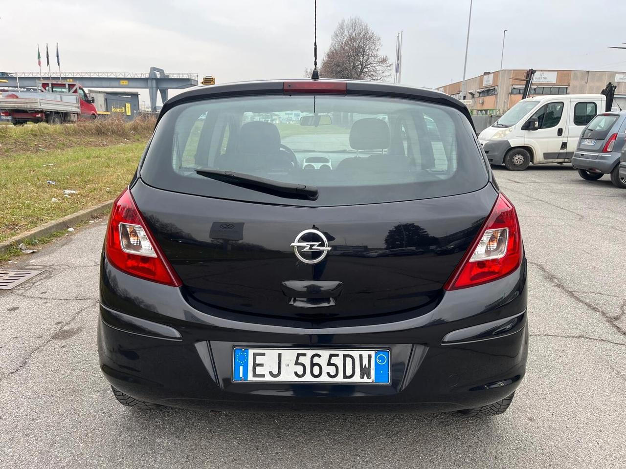 Opel Corsa 1.2 5 porte Club **NEOPATENTATI**