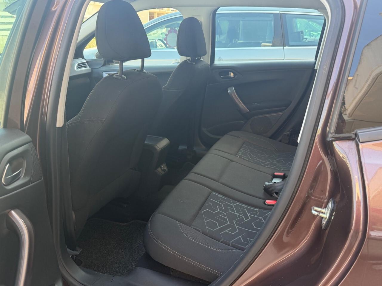 Peugeot 2008 1.6 e-HDi 115 CV Stop&Start Allure