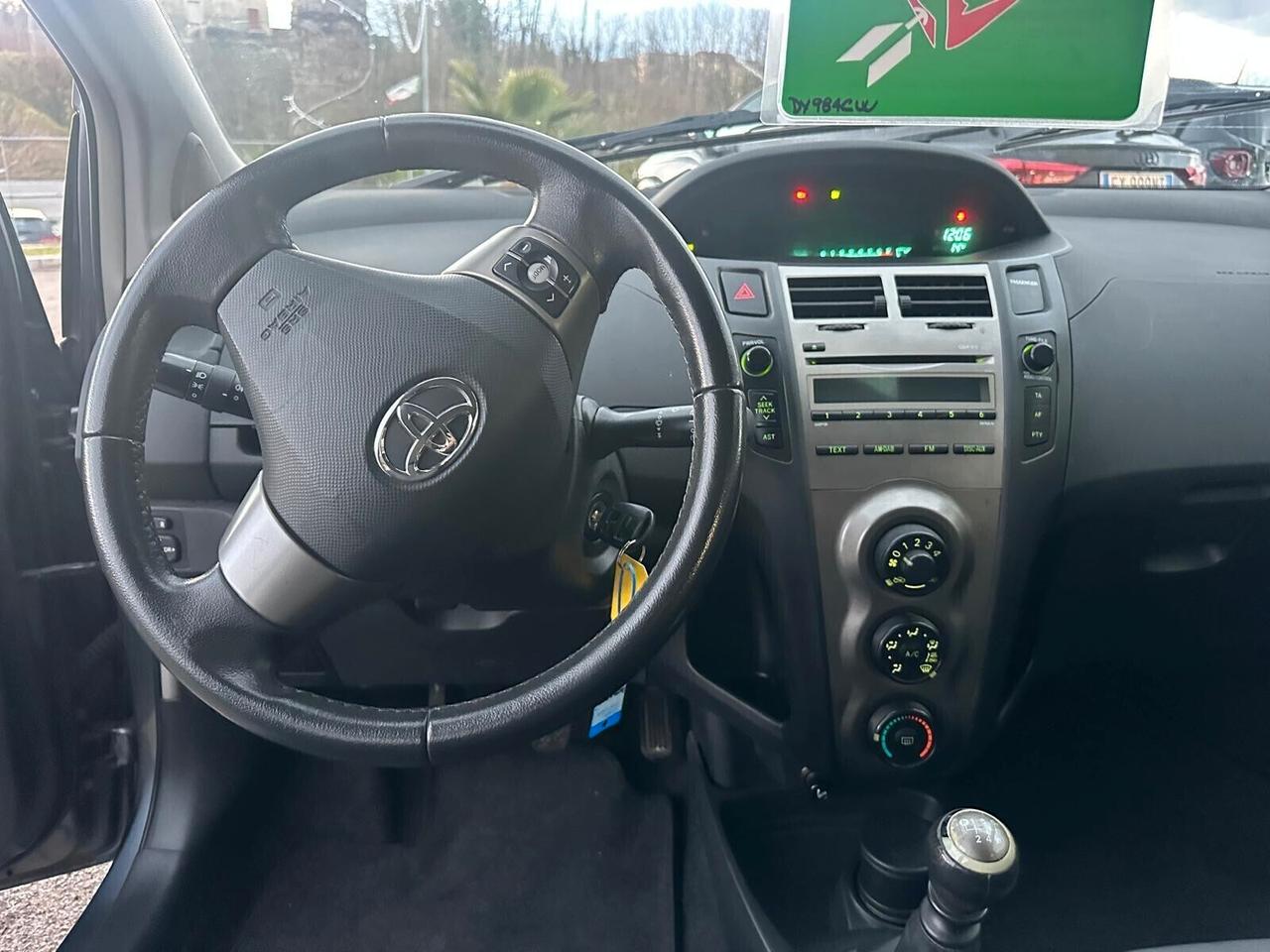 Toyota Yaris 1.3 BENZ 5 porte Sol