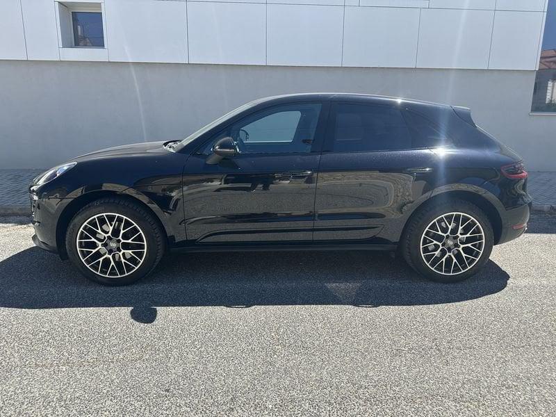 Porsche Macan -