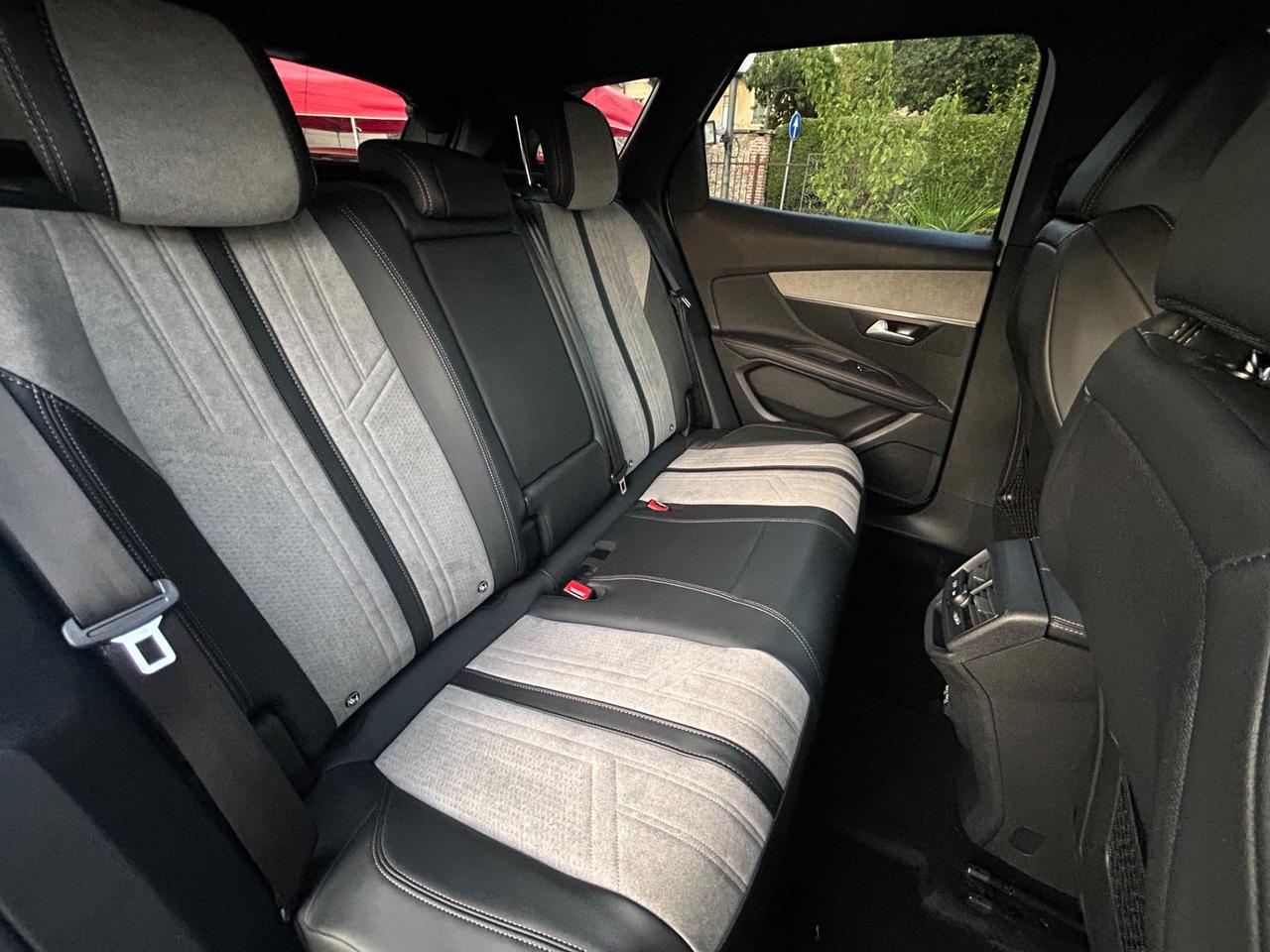 Peugeot 3008 Hybrid4 300 e-EAT8 GT