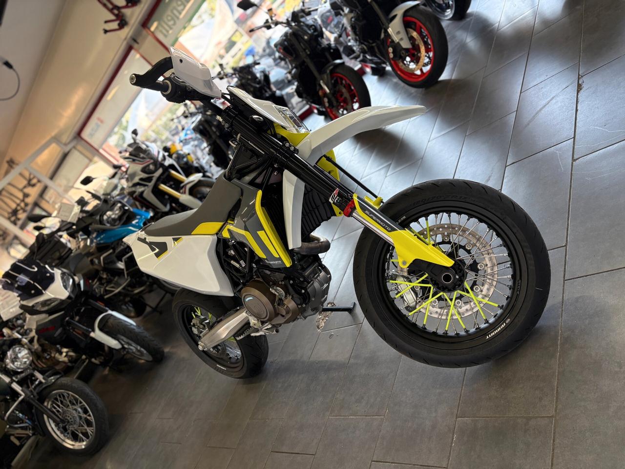 Husqvarna 701 Supermoto