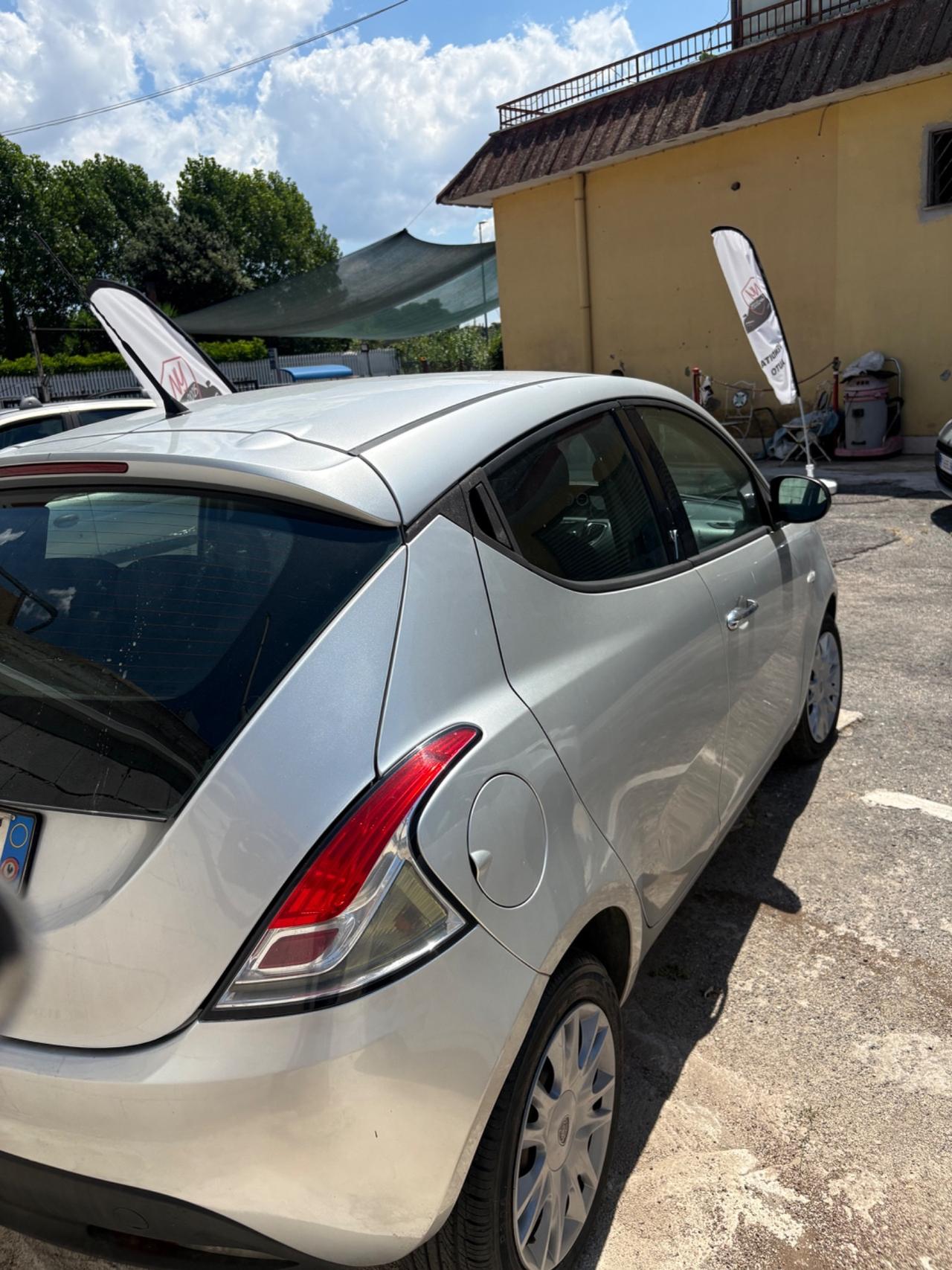 Lancia Ypsilon 1.2 69 CV 5 porte S&S Silver