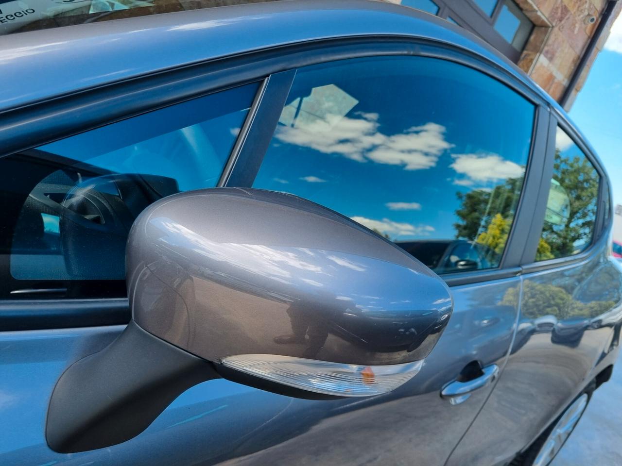 Renault Clio 1.2 75CV 5 porte Zen