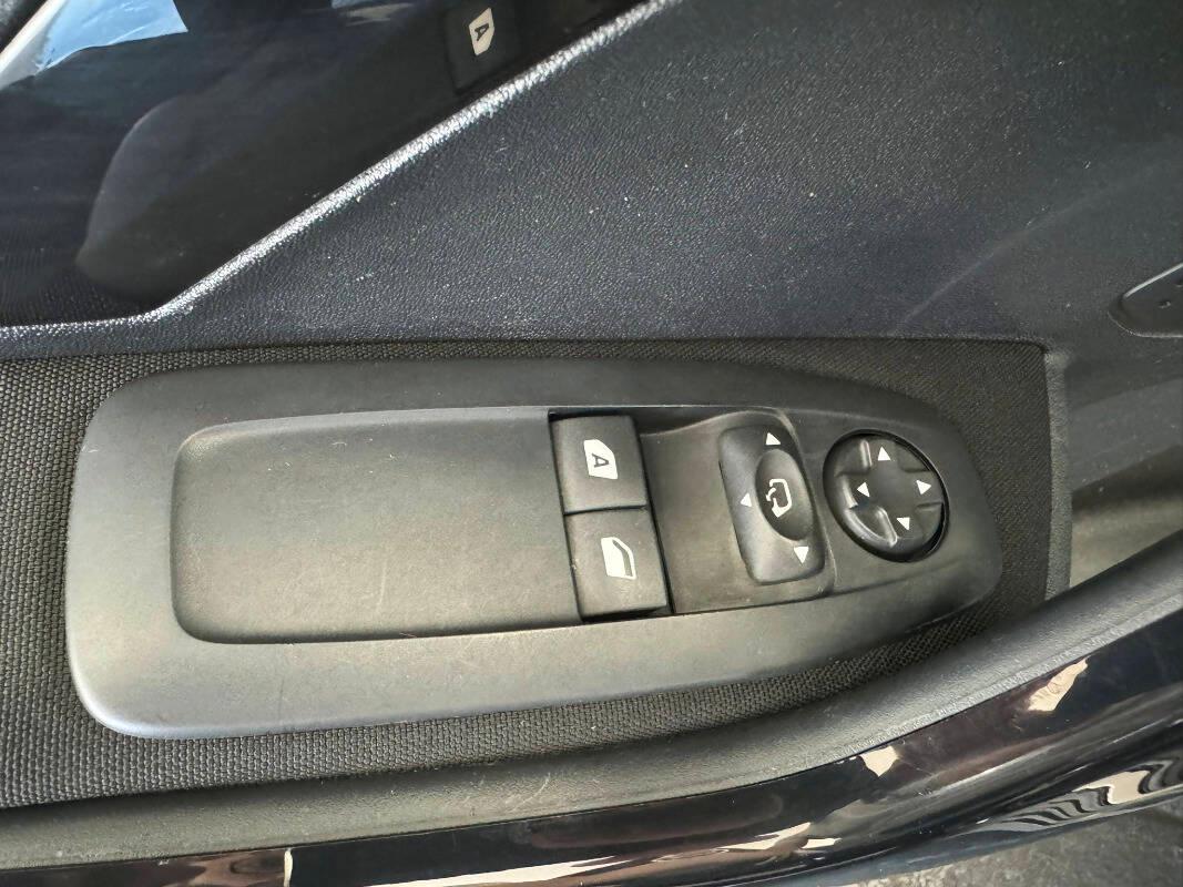 Peugeot 208 1.5 bluehdi Signature s&s 100cv 5p
