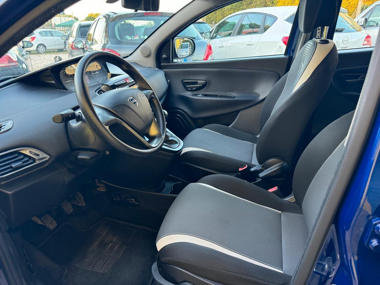 Lancia Ypsilon 1.2 69 CV 5 porte Gold OK NEOPATENTATI