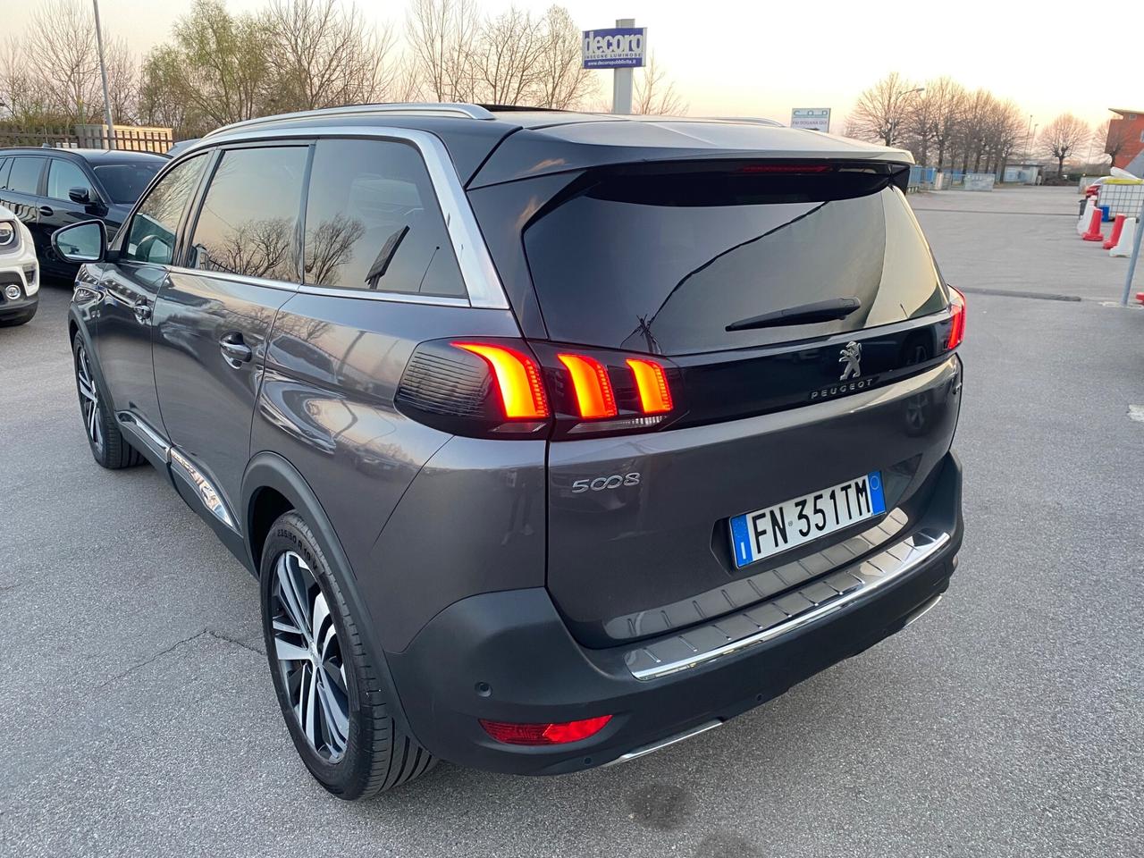 Peugeot 5008 GT PACK 2.0 180 Cv 7POSTI TETTO APRIBILE Full