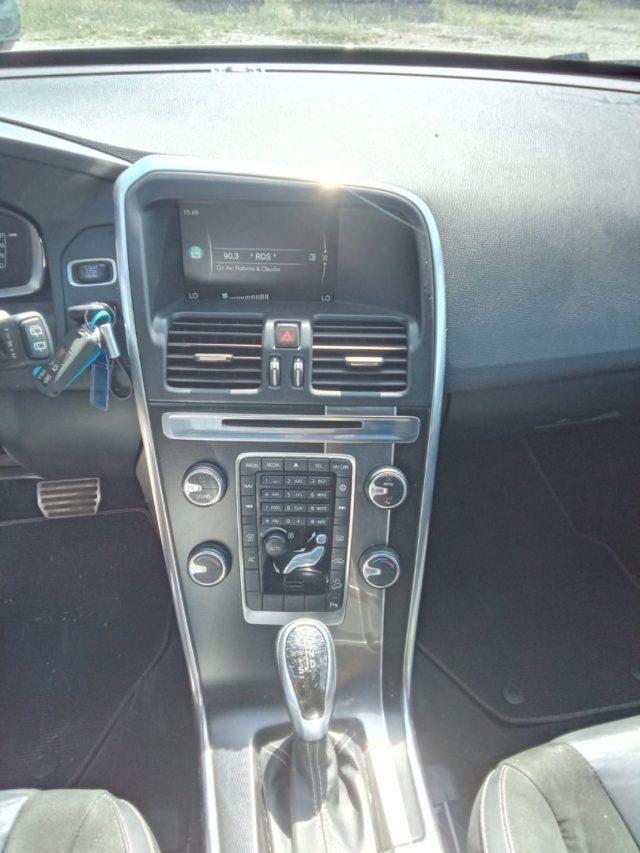 VOLVO XC60 D5 AWD Geartronic R-design Kinetic