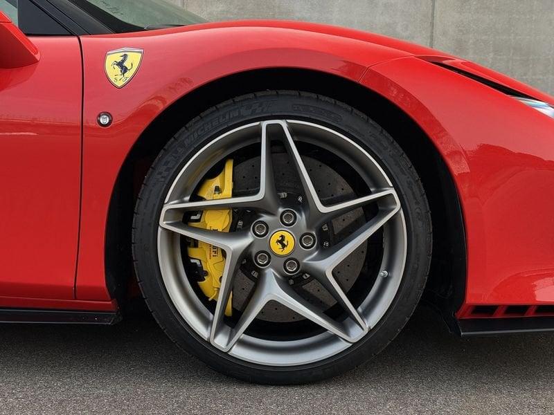 Ferrari F8 Tributo F8 Tributo - sollevatore - volante Led