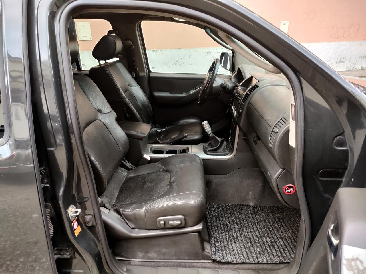 Nissan Navara 2.5 dCi 4p Double Cab LE