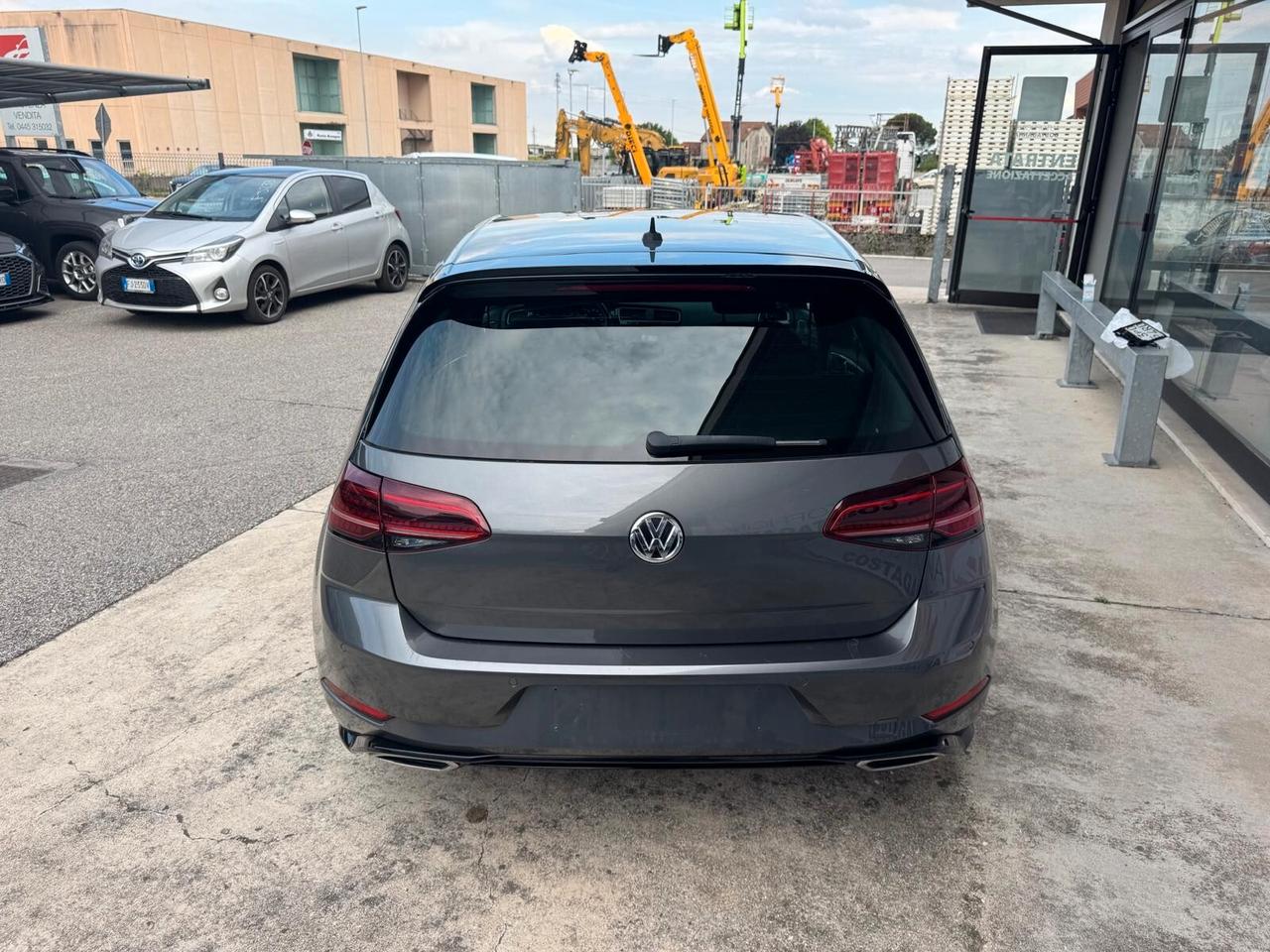 Volkswagen Golf 1.5 TSI ACT 5p. R-LINE