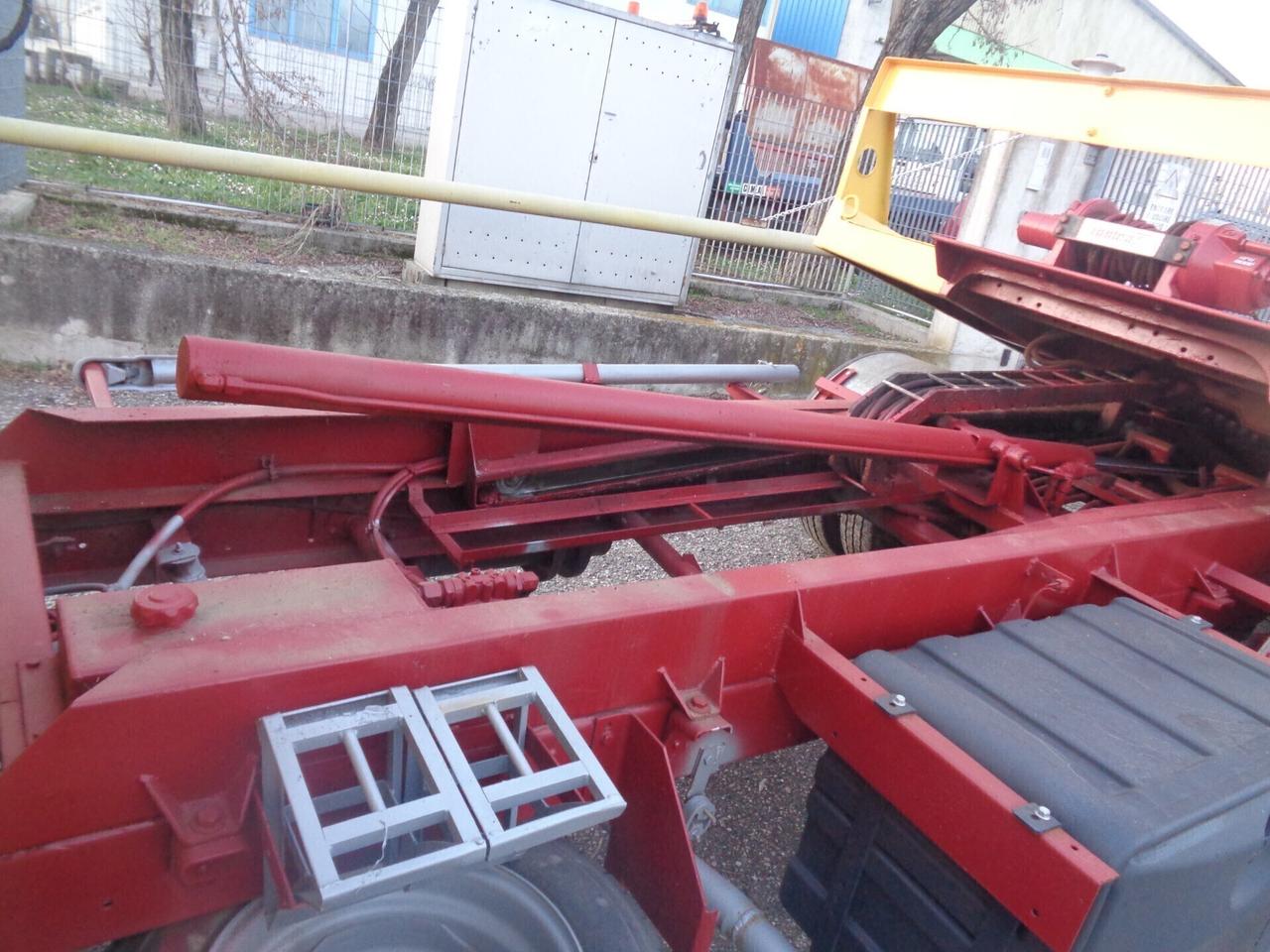 carroattrezzi scarrabile isoli radiocomando leggi