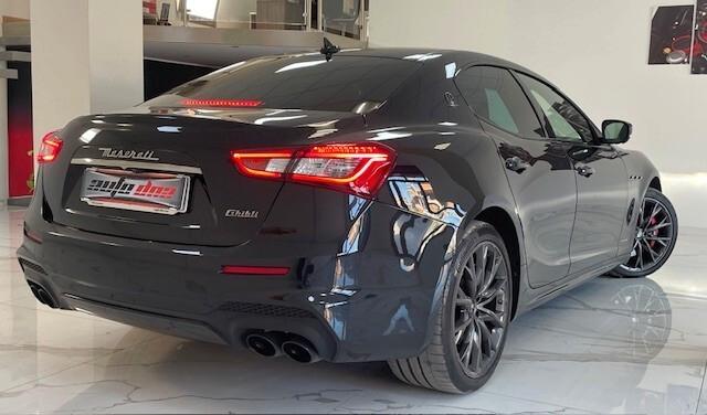 Maserati Ghibli V6 Diesel 275 CV Gransport Black Edition