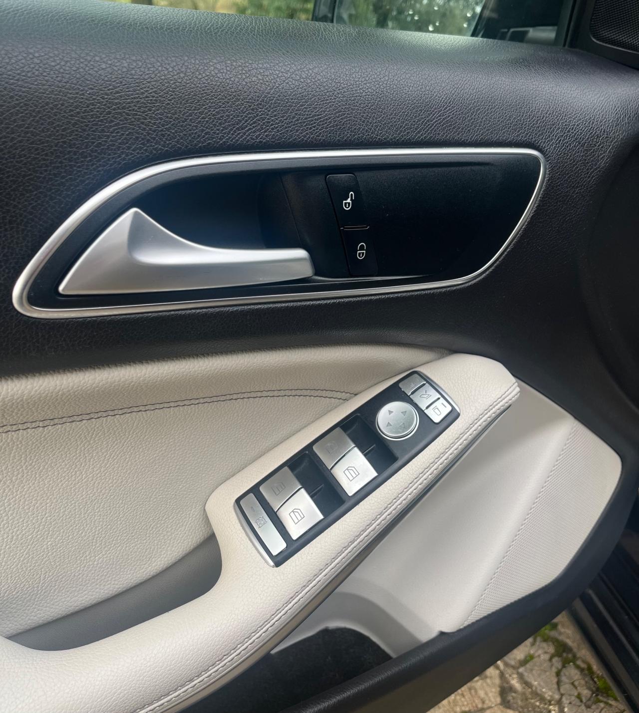 MERCEDES A 180 PREMIUM RESTYLING AUTOMATIC