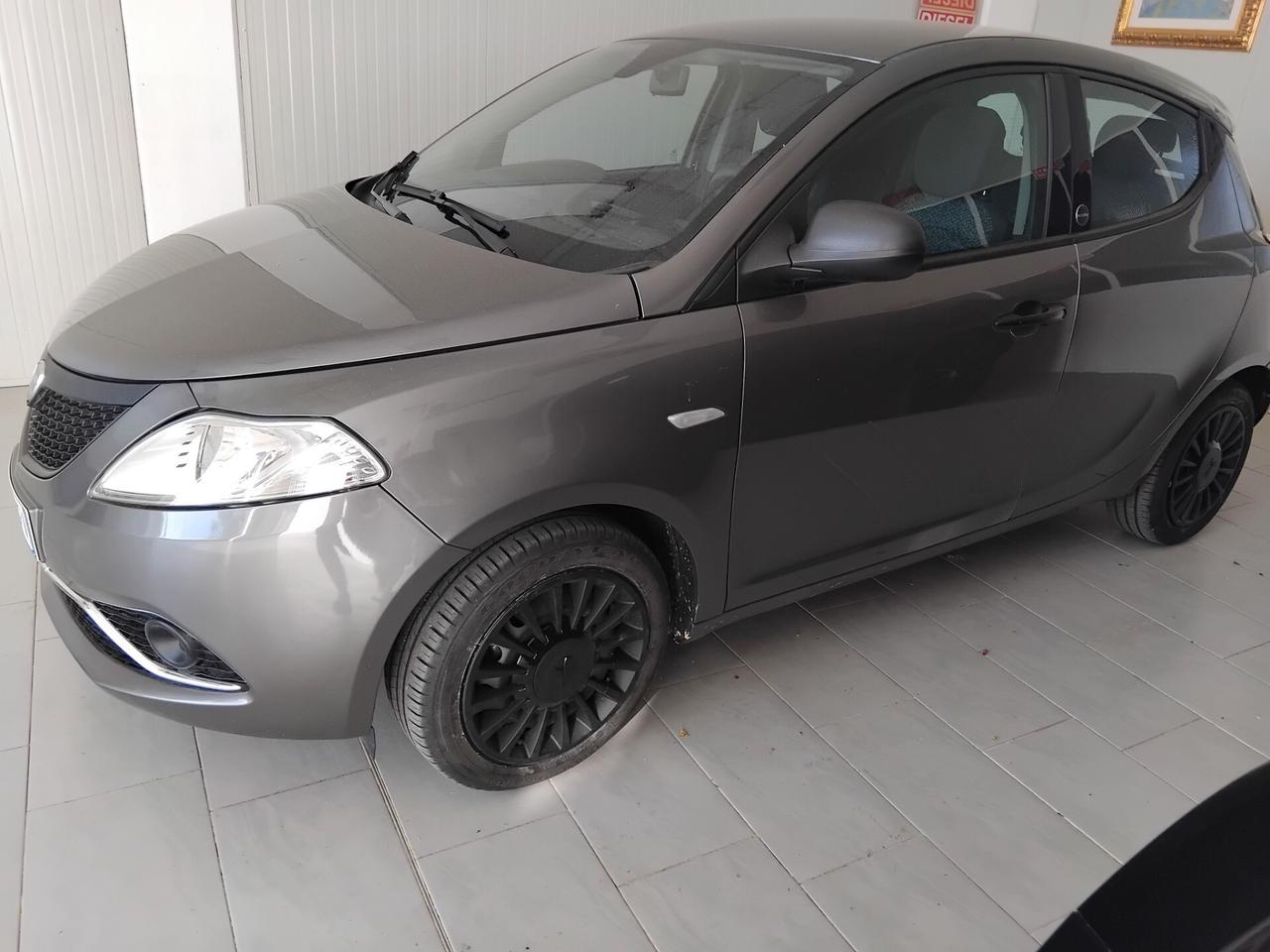 Lancia Ypsilon 1.0 FireFly 5 porte S&S Hybrid Ecochic Gold