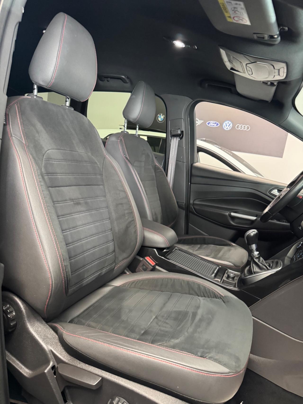 Ford Kuga 1.5 TDCI 120 CV S&S 2WD ST-Line