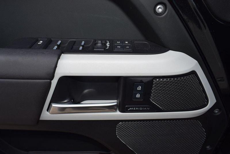 Land Rover Defender 3.0D I6 200 110 SE AWD N1 AUTOCARRO IVA ESPOSTA