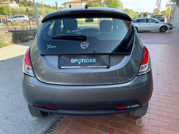 Lancia Ypsilon 0.9 TwinAir 85 CV 5 porte Meta...