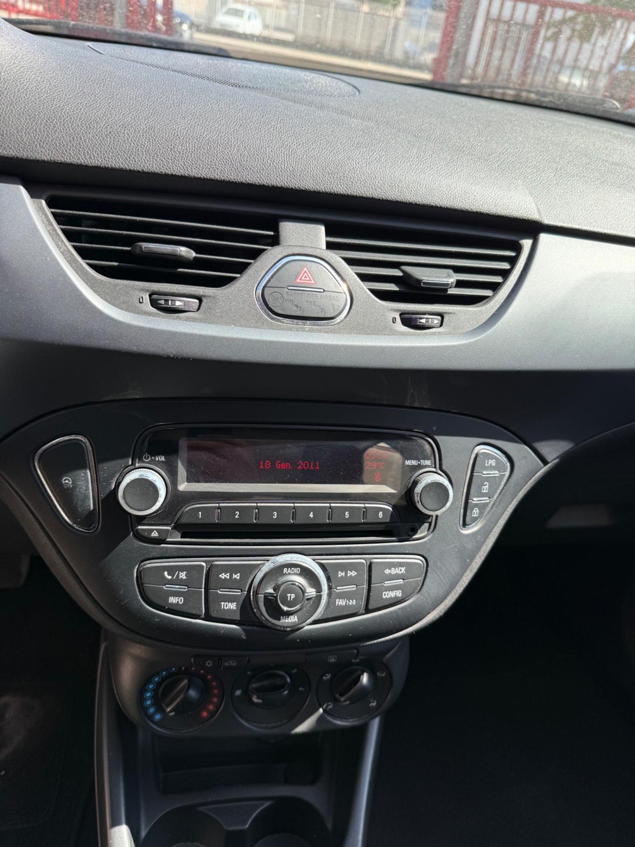Opel Corsa 1.4 90CV GPL Tech 5 porte Innovation