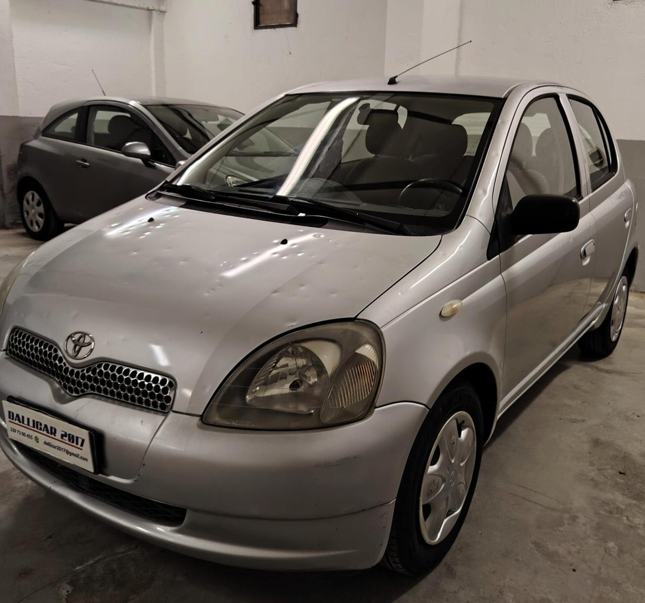 Toyota Yaris 1.0i 16V cat 5 porte Sol