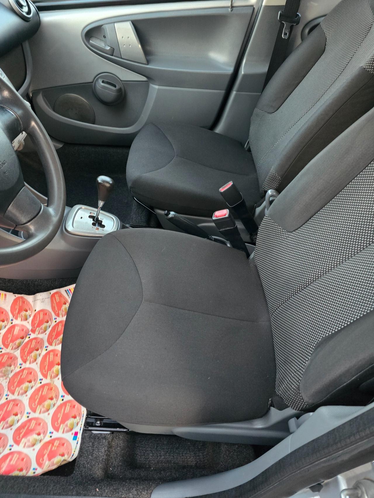 Toyota Aygo 1.0 12V VVT-i 5 porte Sol Connect MMT