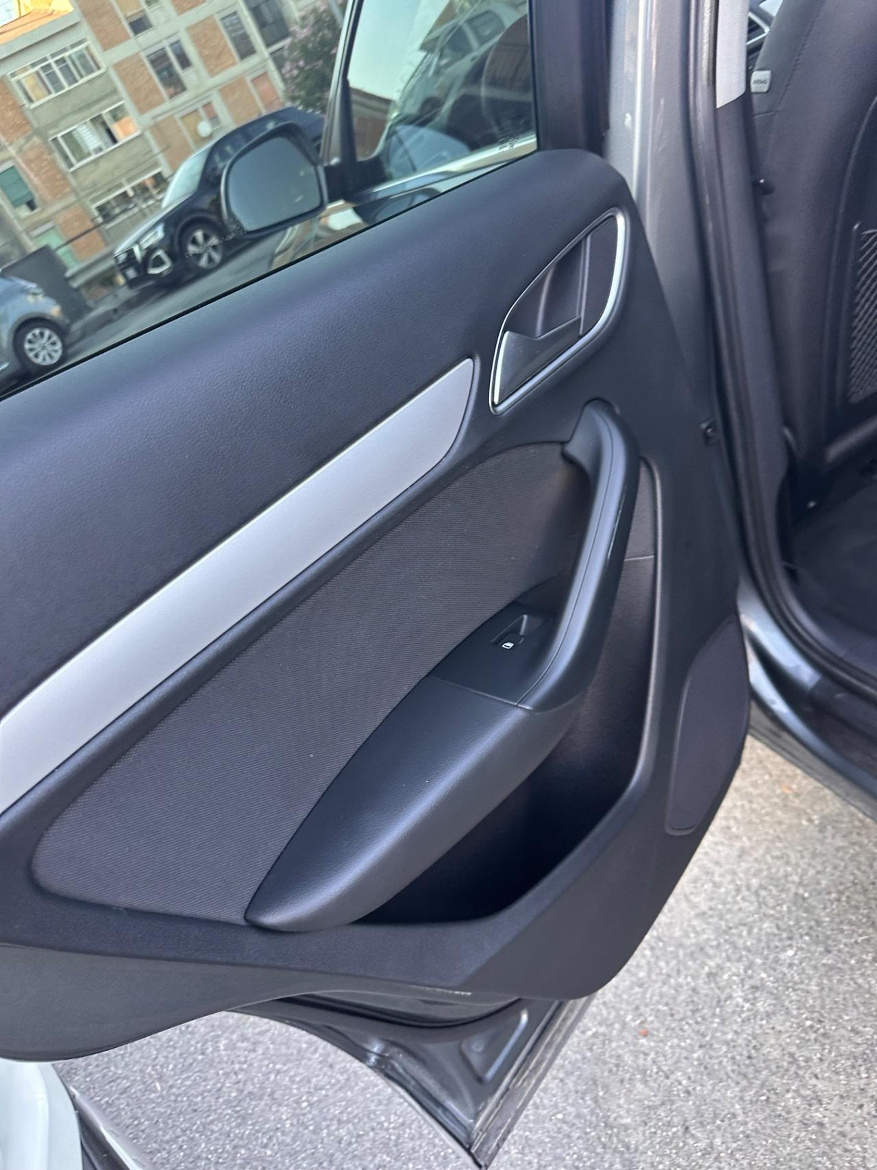 Audi Q3 2.0 TDI 120 CV Sport