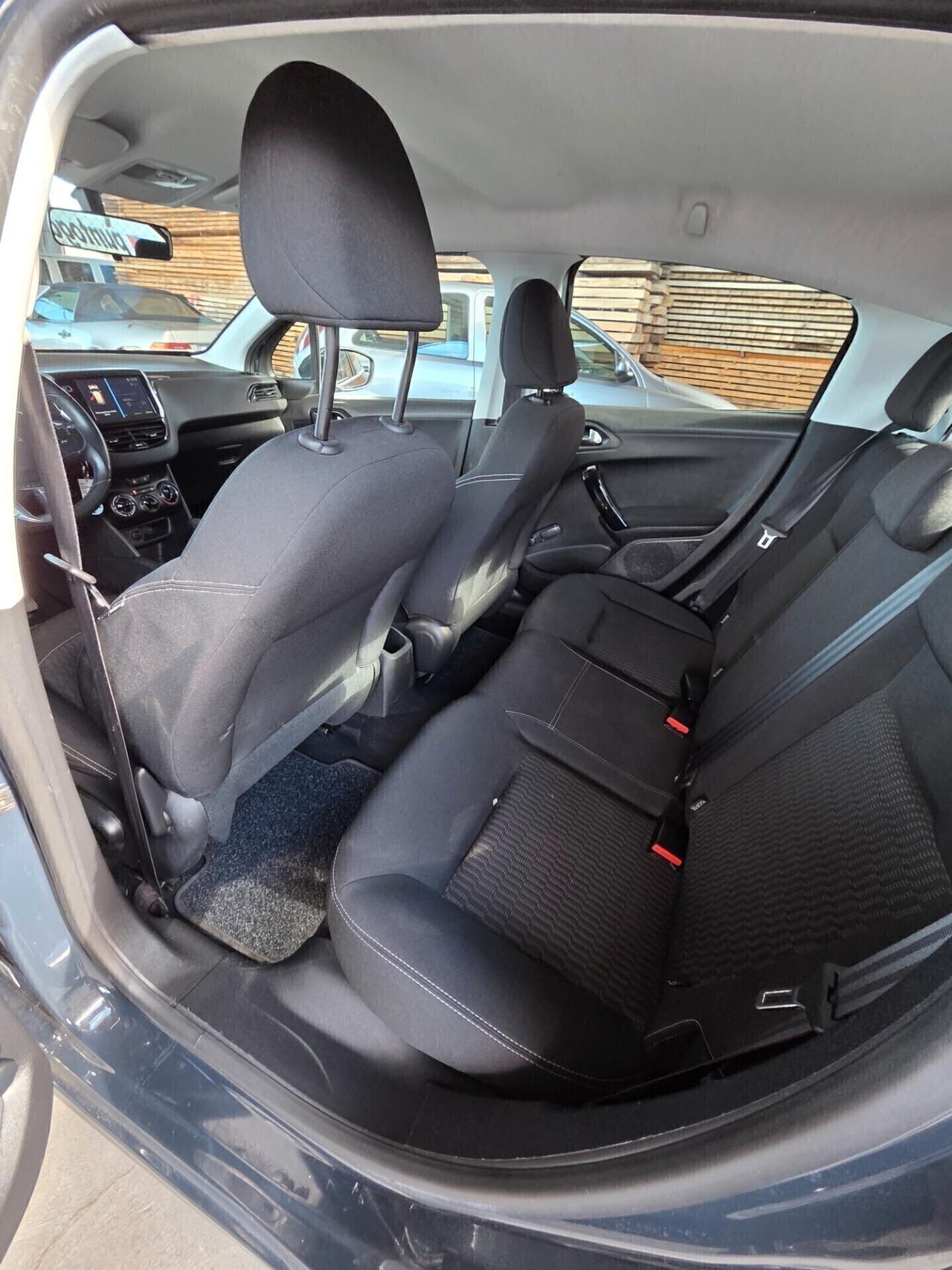 Peugeot 208 pochi km 2019 FINANZIABILE