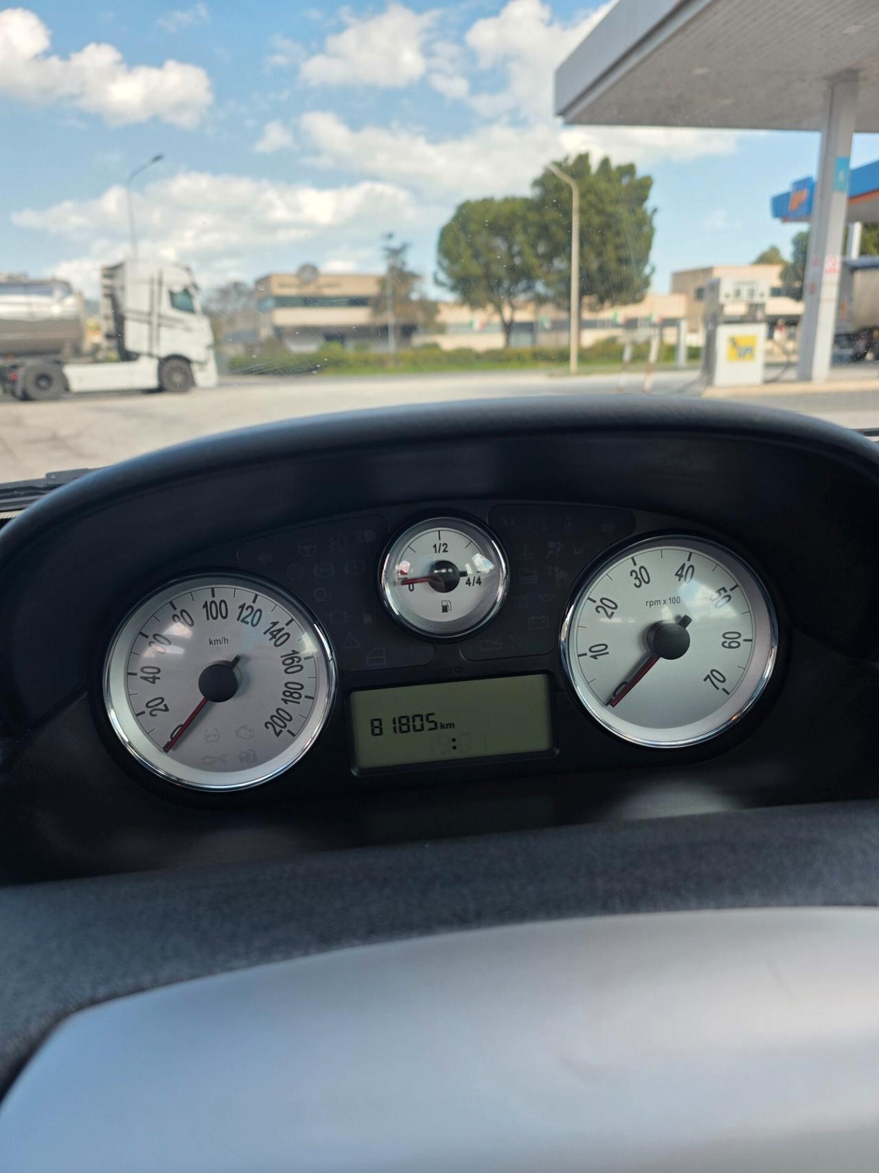 Lancia Ypsilon neo patentati 81000 km