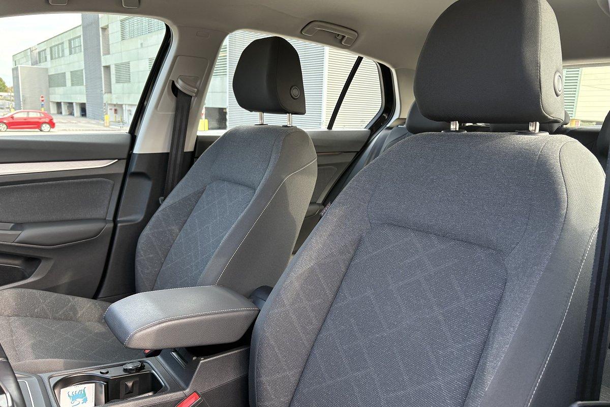 VOLKSWAGEN Golf 1.0 eTSI EVO DSG Life