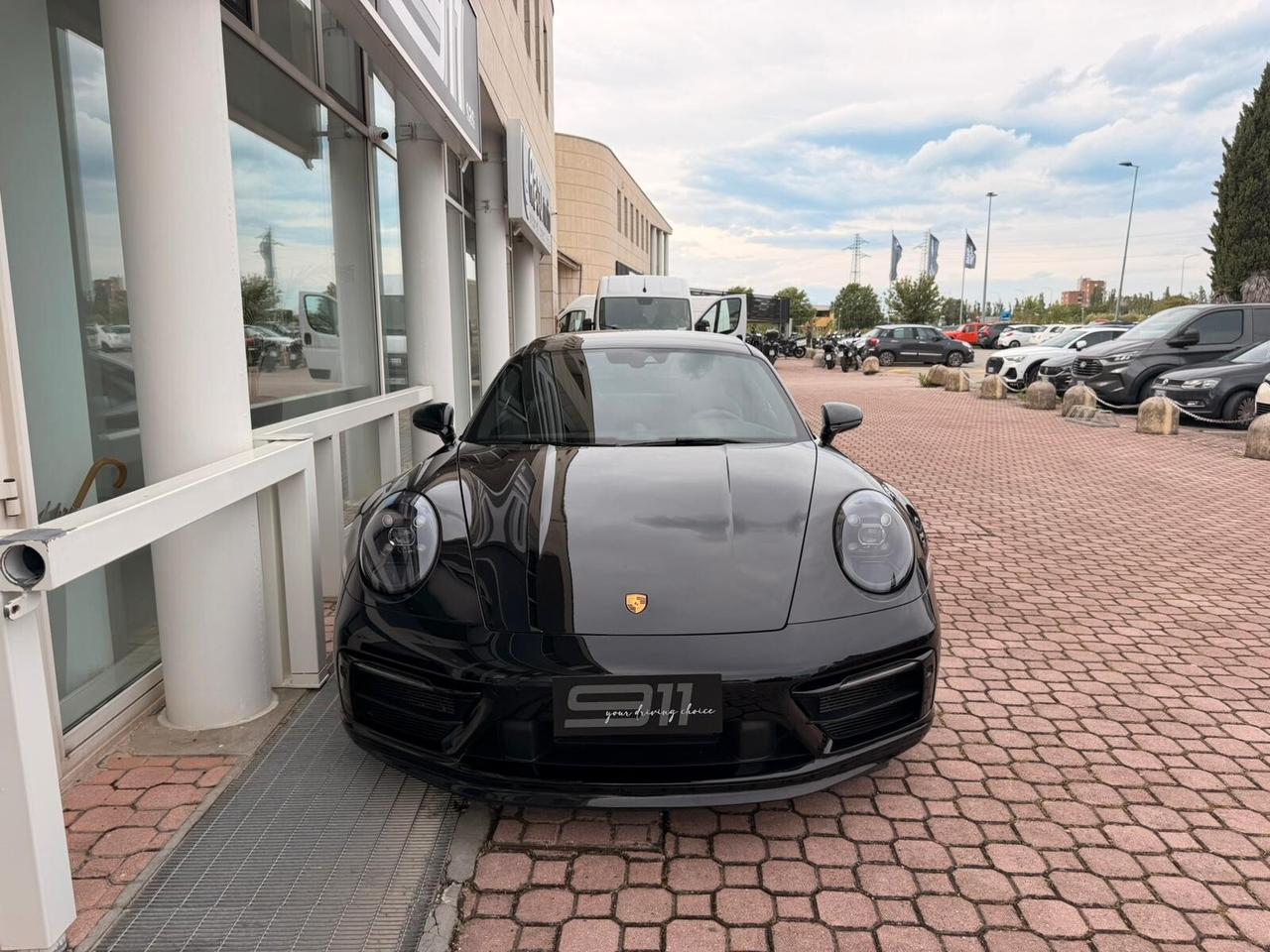 Porsche 911 Carrera 4 GTS