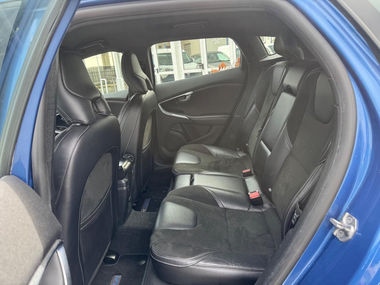 Volvo V40 D2 R-design Momentum